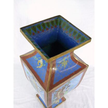 PR CHINESE CLOISONNE FIGURAL SQUARE VASES - Image 5
