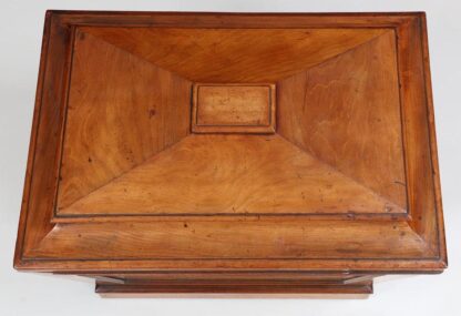 Large 19th century English mahogany cellarette - Image 2