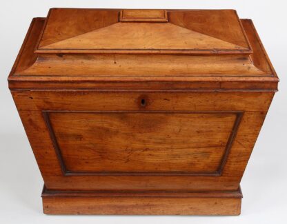 Large 19th century English mahogany cellarette - Image 3